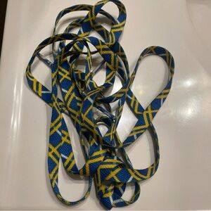 Blue and Yellow Geometric Flat Laces
